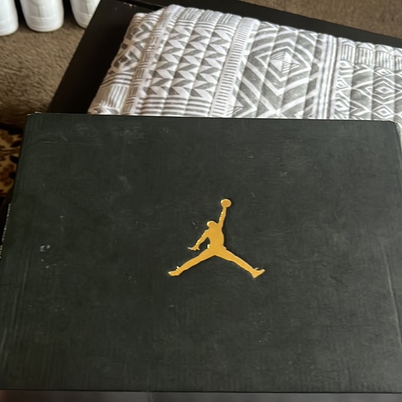 Jordan’s all black size 6 youth 7 women’s - Picture 6 of 9